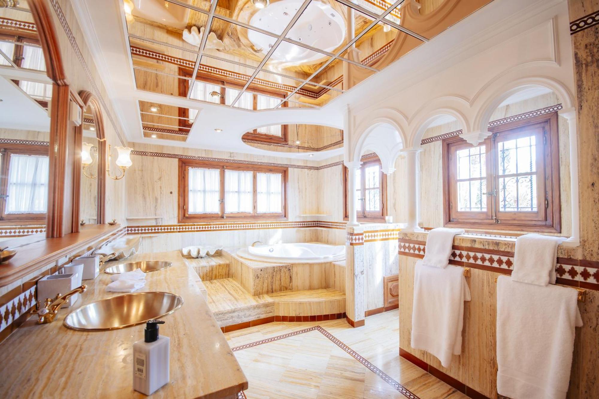 Villa Cubo's Luxury Mansion El Baron De Sierra Blanca *