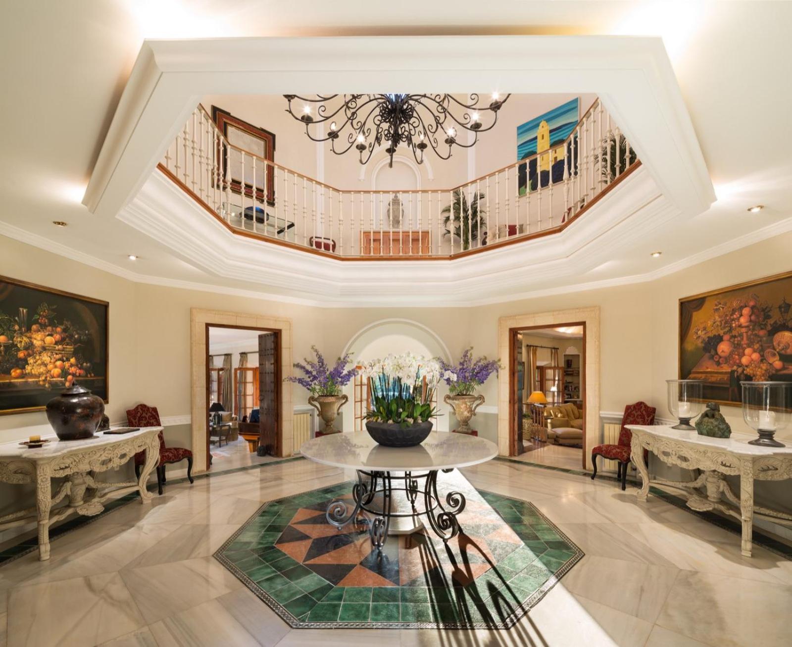 Cubo's Luxury Mansion El Baron De Sierra Blanca Villa *