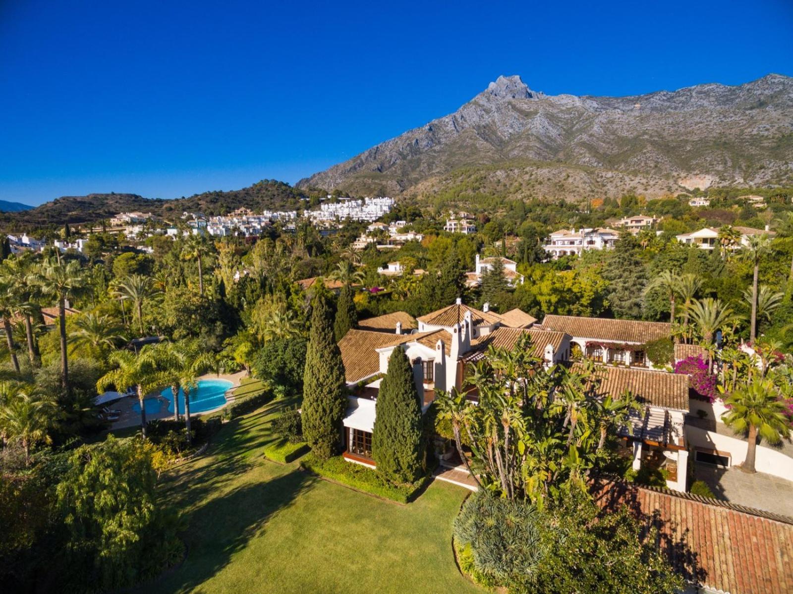 Villa Cubo's Luxury Mansion El Baron De Sierra Blanca Marbella